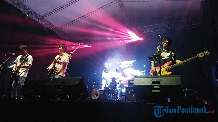 Band-Rock-Indonesia-Pee-Wee-Gaskins-tampil-di-panggung-ENGINE-FEST-yang-berlangsung.jpg