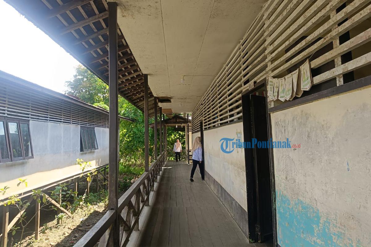 Bangunan-sekolah-ini-belum-pernah-direnovasi-sejak-1982.jpg
