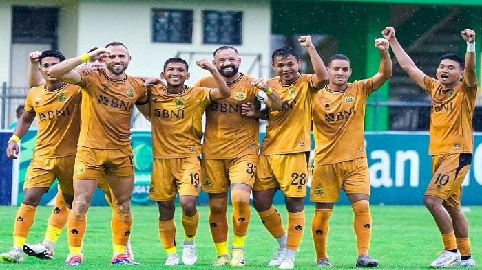 Bhayangkara-FC-menang-telak-7-0-Persikas-di-Stadion-PTIK-Jakarta.jpg