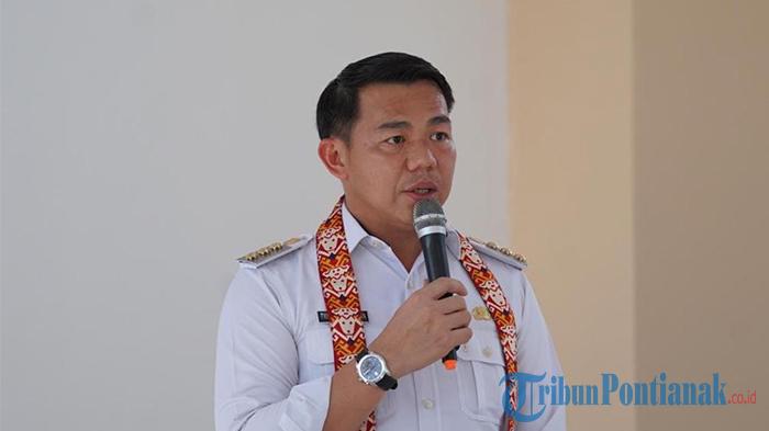 Bupati-Kabupaten-Kapuas-Hulu-Fransiskus-Diaan-meminta-OPD-menyegerakan.jpg
