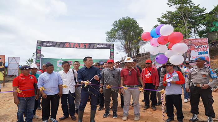 Bupati-Kapuas-Hulu-Fransiskus-Diaan-resmikan-lokasi234ewf.jpg