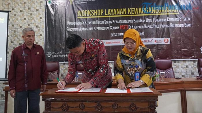 Bupati-Kapuas-Hulu-Fransiskus-Diaan-saat-menghadiri-acara-Workshop.jpg