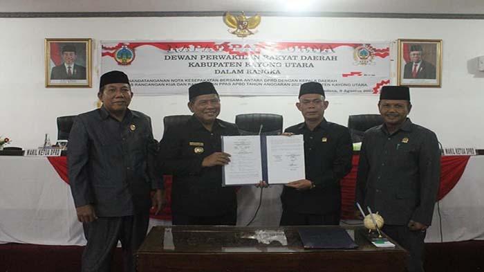 Bupati-Kayong-Utara-Citra-Duani-dan-pimpinan-DP2354weds.jpg