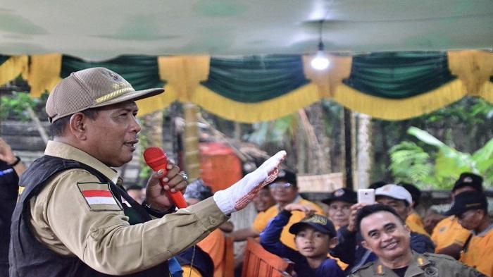 Bupati-Kayong-Utara-Citra-Duani-memberikan-arahan-saat-meresmikan.jpg