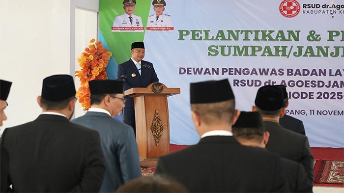 Bupati-Ketapang-Alexander-Wilyo-resmi-melantik-anggota-Dewan-Pengawas.jpg
