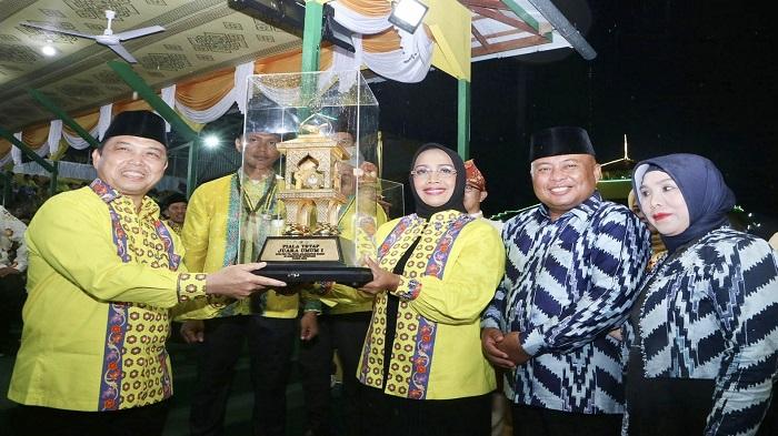 Bupati-Mempawah-Erlina-didampingi-Wabup-Muhammad-Pagi-dan-Ketua-TP-PKK-Mempawah.jpg