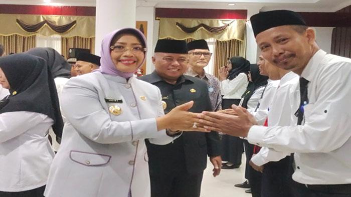 Bupati-Mempawah-Erlina-didampingi-Wabup-Muhammad-Pagi234re.jpg