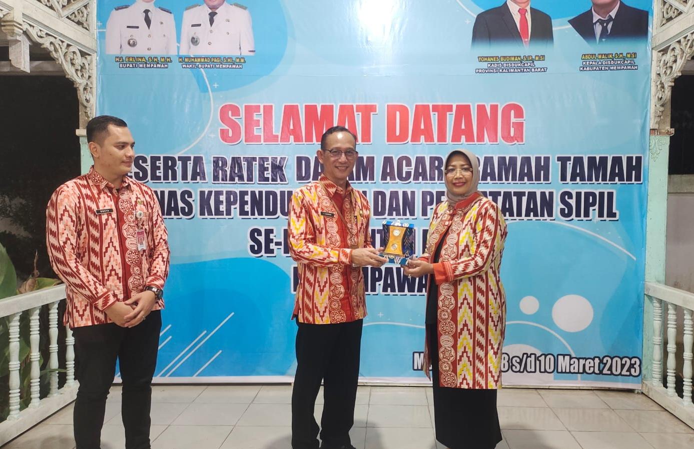 Buka Rapat Dukcapil se-Kalbar, Bupati Mempawah: Mari Berikan Pelayanan Terbaik