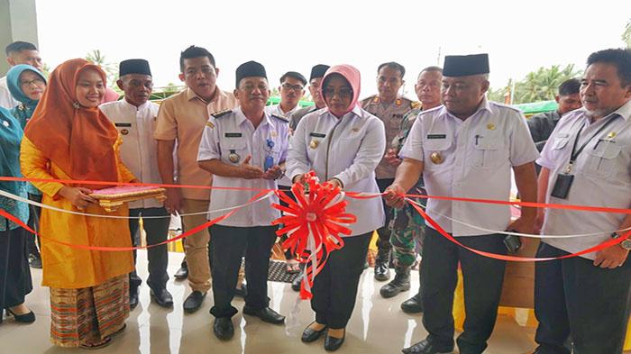 Bupati-Mempawah-Erlina-meresmikan-Kantor-Desa-Galang23453erw.jpg