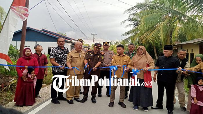 Kades Kartiasa Sambut Gembira Rencana Pemda Sambas Lanjutkan Pembangunan Jalan