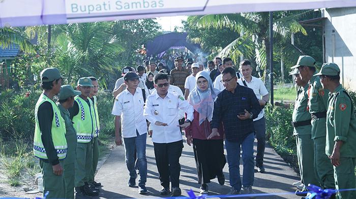 Momen Peresmian Jalan di Selakau, Bupati Satono Kabarkan IPM Sambas Tinggi