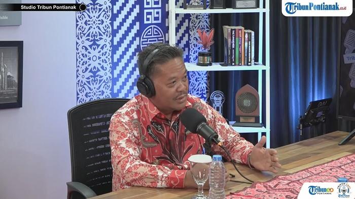 Bupati-Sanggau-Paolus-Hadi-saat-diundang-di-Triponcast.jpg