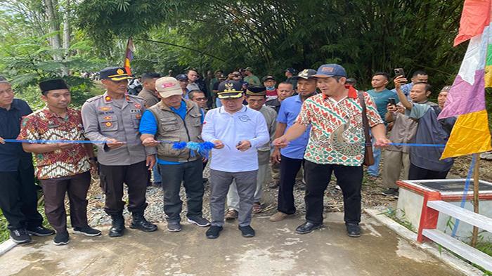 Bupati Satono Resmikan Jembatan Berkemajuan di Desa Gapura