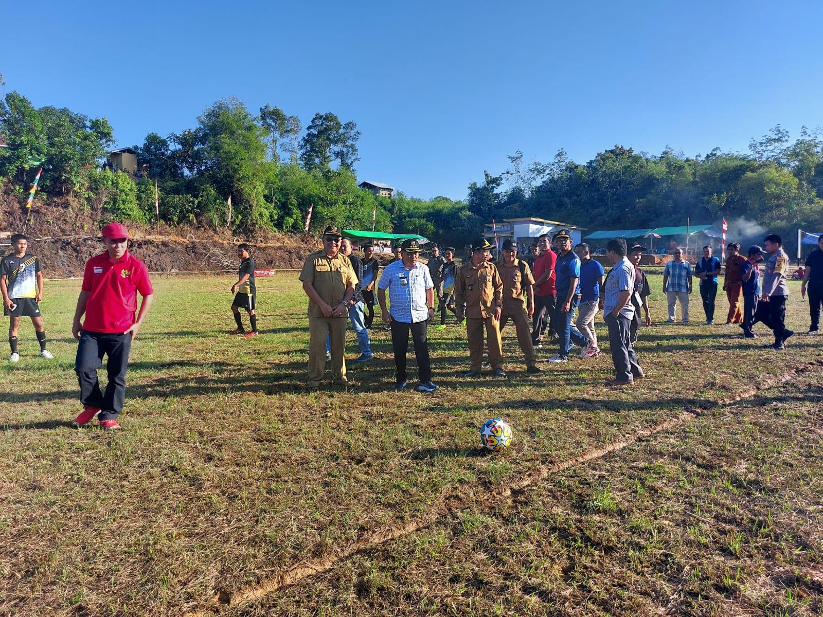 Bupati Sekadau Resmikan Lapangan Gelora Karya Muda, Fasilitas Umum Baru Bagi Masyarakat