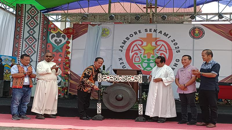 Tutup Jambore Sekami Se-Keuskupan Sintang, Bupati Bala Apresiasi Panitia