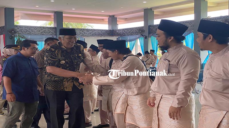 Lepas Kafilah MTQ Berangkat ke Landak, Bupati Sintang Jarot: Beri Kado Terakhir Buat Saya