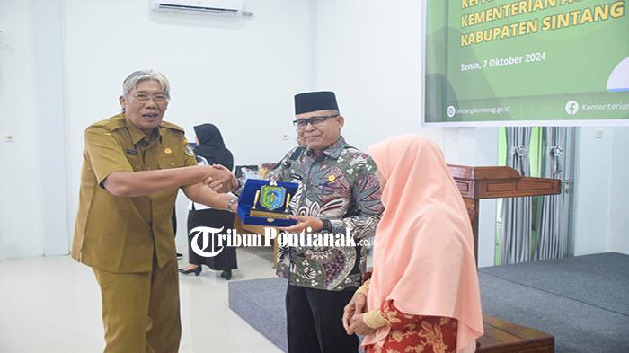 Hadiri Pisah Sambut Kepala Kantor Kemenag Sintang, Bupati Jarot: Semua Kita Ayomi