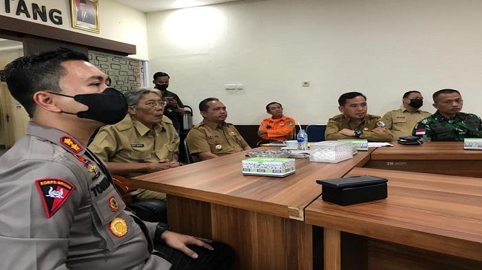 Bupati-Sintang-Jarot-Winarnodidampingi-Wakil-Bupati-Sintang.jpg