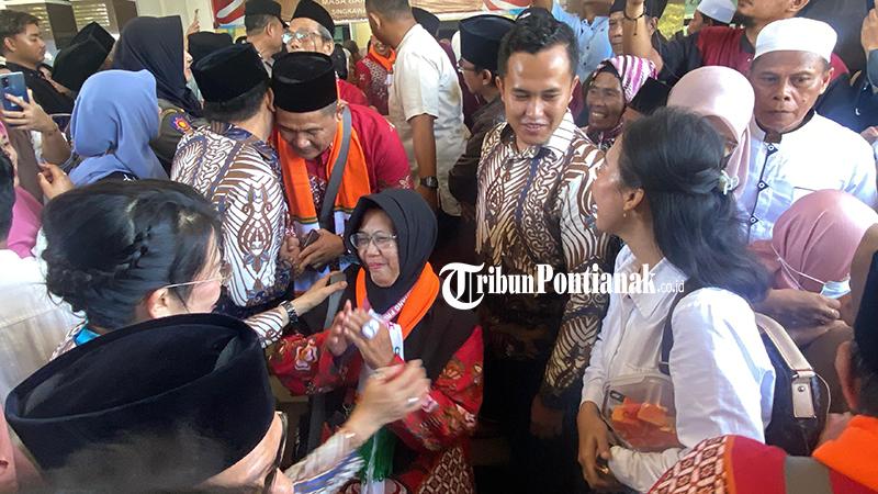 Calon-Jemaah-Haji-asal-Singkawang345ew.jpg