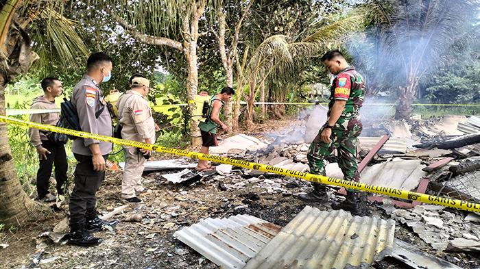 Camat Mentebah Tinjau Langsung Lokasi Kebakaran Kantor Desa Suka Maju
