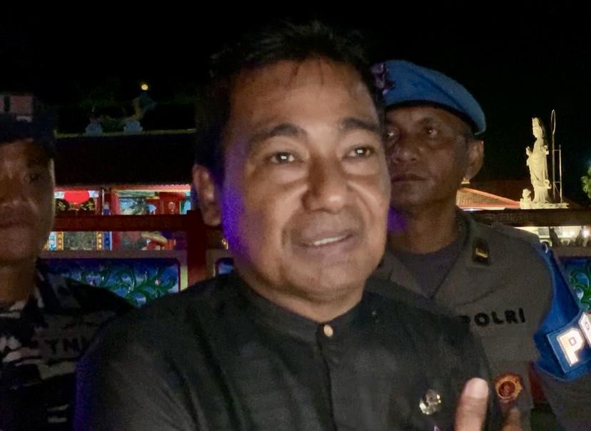 Camat-Sungai-Kakap-Junaidi-diwawancarai-usai-mendampingi-Bupati-Kubu-Raya.jpg