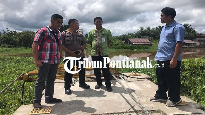 Kapolsek Tebas Ungkap Jembatan Gantung Ambruk Karena Kelebihan Beban