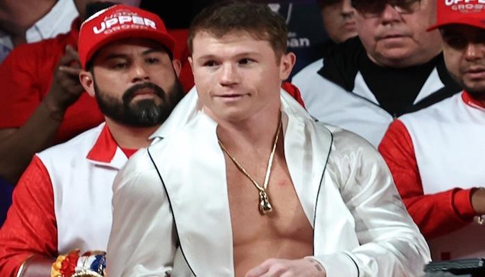 Canelo-julukan-Saul-Alvarez-tersenyum-usai-timbang-badan.jpg