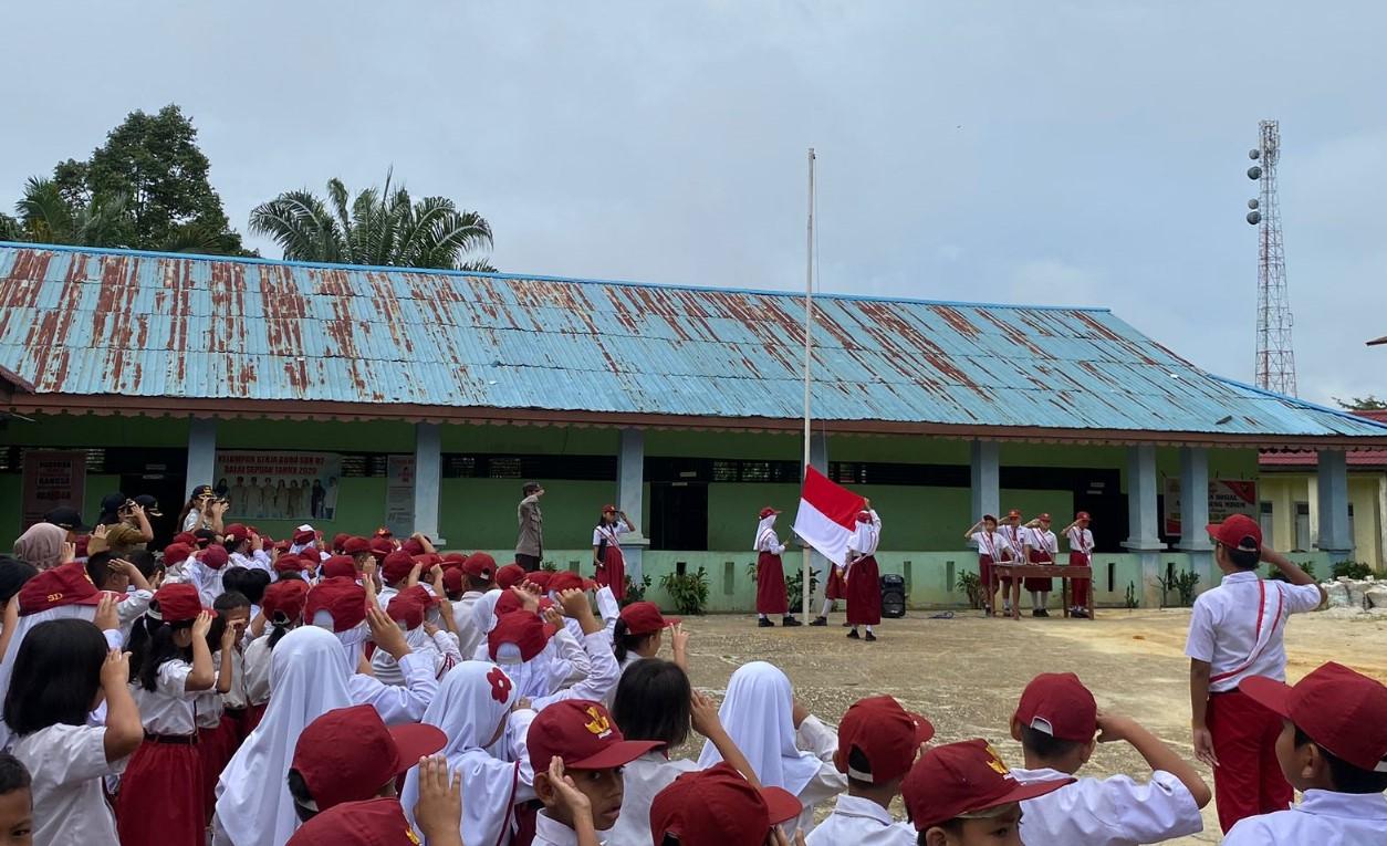 Pimpin Upacara, Mulyadi: Kebersihan Sekolah Cermin dari Karakter Diri