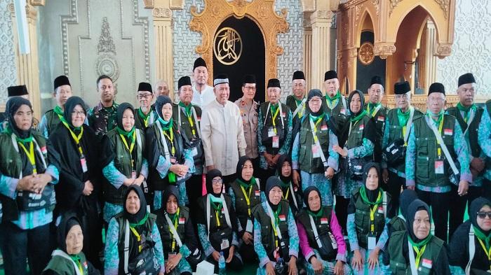 Lepas 71 Calon Jamaah Haji Kayong Utara Menuju Jeddah, Ini Pesan Bupati Citra