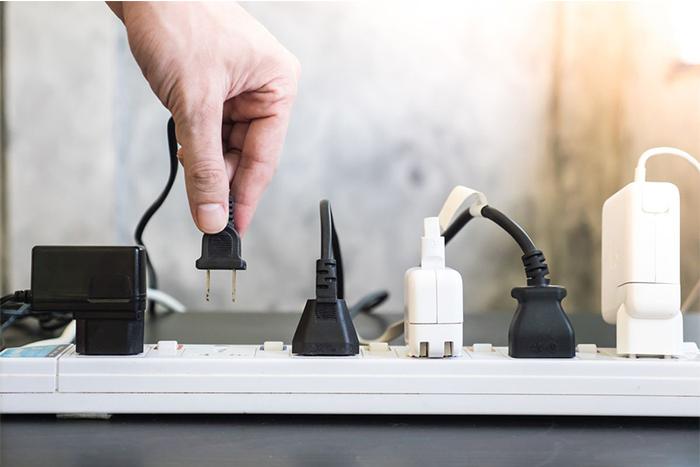 DAFTAR-Alat-Elektronik-di-Rumah-Bikin-Boros-Listrik-Meski-Kondisinya-Sudah-Dimatikan-Wajib-Dicabut.jpg