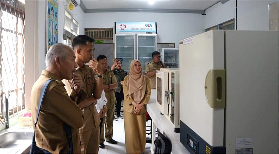 Demi Optimalkan Pengelolaan Laboratorium, DLH Landak Studi Banding ke Kapuas Hulu