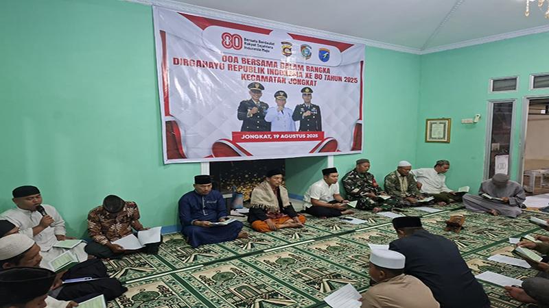 Peringati HUT ke-80 RI, Polsek Jongkat dan Masyarakat Gelar Doa Bersama