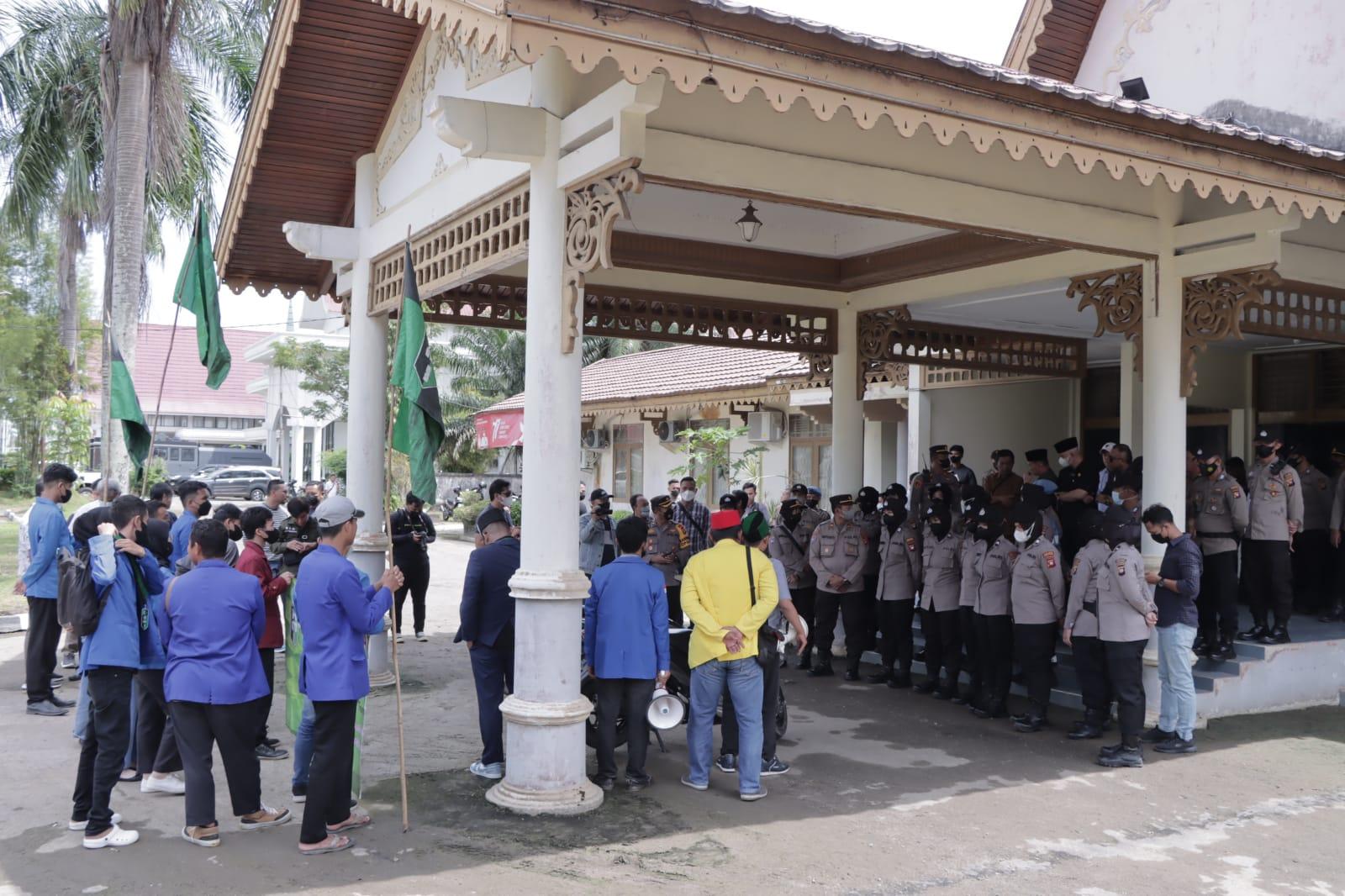 Polres Singkawang Lakukan Pengamanan Aksi Damai Aliansi Mahasiswa Terkait Kenaikan Harga BBM