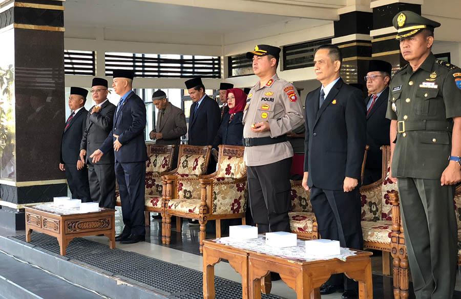 Kapolres Singkawang Hadiri Upacara Peringatan Hari Otonomi Daerah XXVII di Kantor Wali Kota