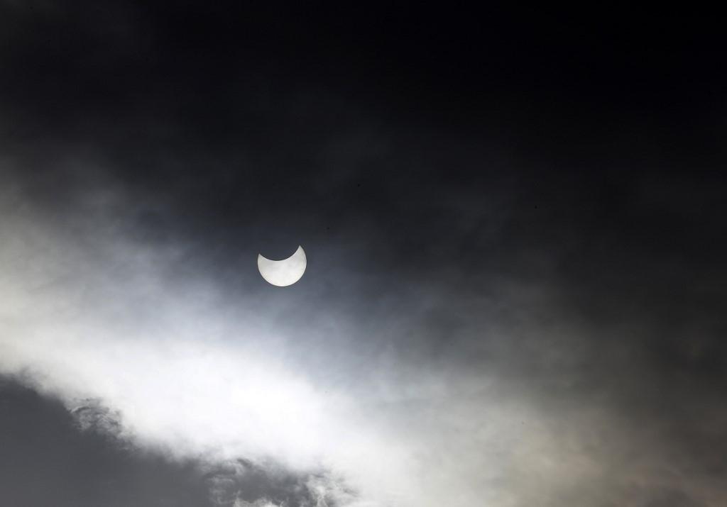 Dalil Shalat Gerhana Matahari Hibrid Lengkap Panduan Tata Cara Pelaksanaannya sesuai Sunnah