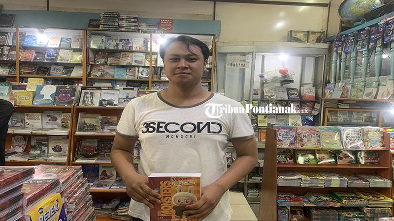 Jelang Masuk Sekolah, Penjualan Buku Tulis di Toko Buku Menara