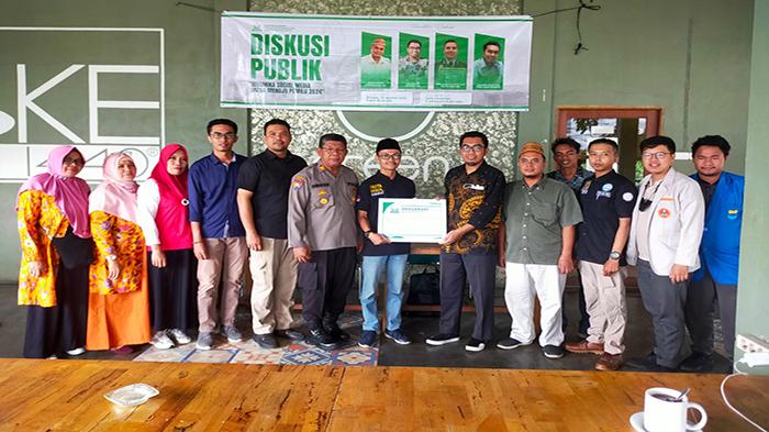Diskusi-Publik-yang-bertema-Dinamika-Sosial-Politik-Media-Mw43rewd.jpg