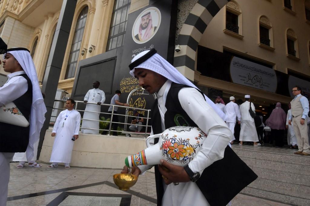 Doa Minum Air Zam Zam dan Artinya Lengkap, Apa Saja yang Dimunajatkan Insya Allah Mustajab