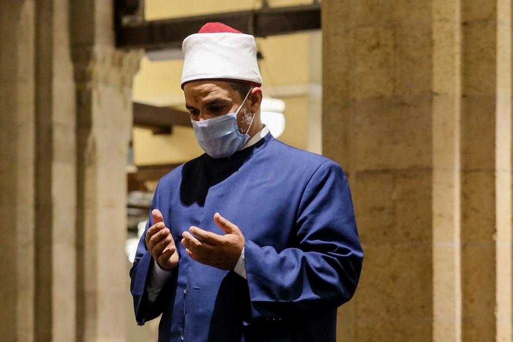 Doa setelah Sholat Isya dan Subuh Singkat, Siapa yang Rutin Mengamalkannya akan Dijamin Pahala Surga