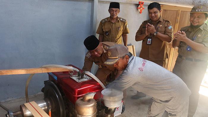 Wabup Mempawah Resmikan Lumbung Desa dan Penggilingan Padi Desa Peniti Luar