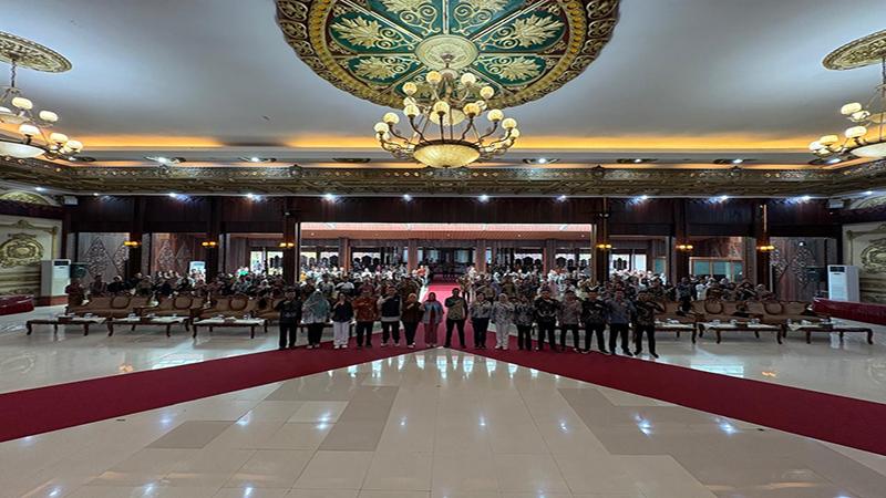 Evaluasi Kasus Keracunan Program MBG, Ria Norsan Kumpulkan Mitra Yayasan dan Kepala SPPG se-Kalbar