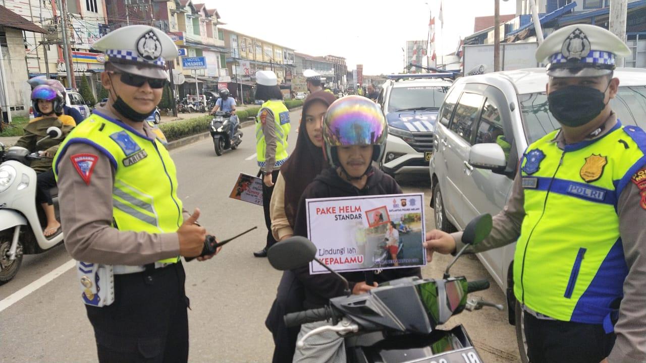 Satlantas Polres Melawi Beri Edukasi Keselamatan Dalam Berlalulintas di Hari Pertama Operasi Zebra