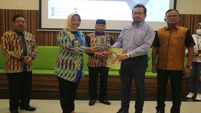 Erlina-beserta-jajaran-Pemerintah-Kabupaten-Mempawah-mel243wds.jpg