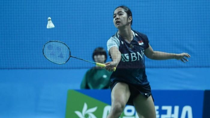 Ester-Nurumi-Tri-Wardoyo-saat-mengembalikan-shuttlecock-di-Korea-Masters-2023.jpg