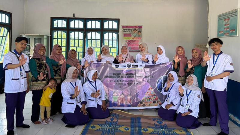 Dosen dan Mahasiswa Prodi Kesmas UM Pontianak Gelar KPM Pendampingan Gizi di Rasau Jaya II