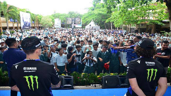 Fabio-Quartararo-dan-Alex-Rins-menyambangi-sekolah-buat-Meet.jpg
