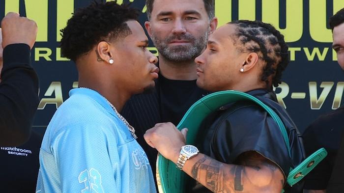 Face-off-Devin-Haney-kiri-dan-Regis-Prograis-kanan.jpg