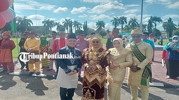 Foto-bersama-Bupati-Mempawah-Erlina4dsdds.jpg