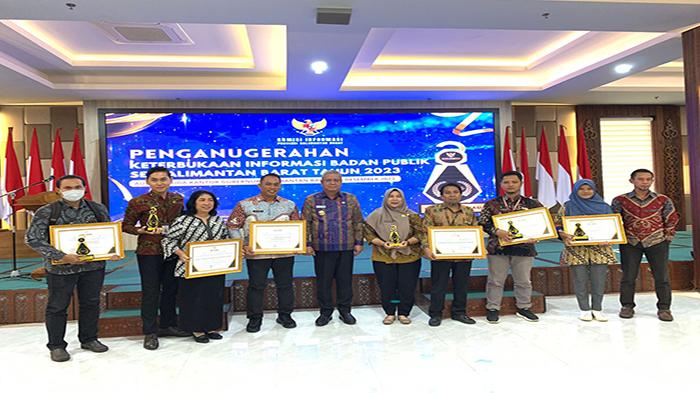Kapuas Hulu Raih Enam Penghargaan Atas Keterbukaan Informasi Publik dari Gubernur Kalbar