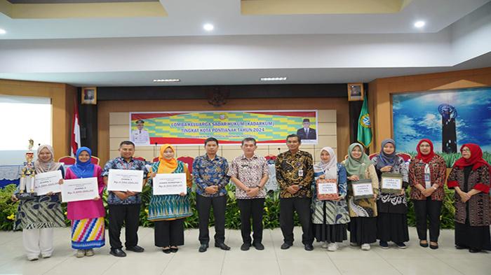 Foto-bersama-para-pemenang-Lomba-Kadarkum-Tingkat-Kota-Pontianak-2024.jpg